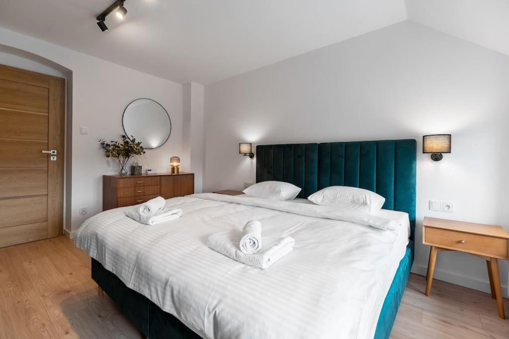 Кровать или кровати в номере Blick Apartments - Waterfront Green Apartment