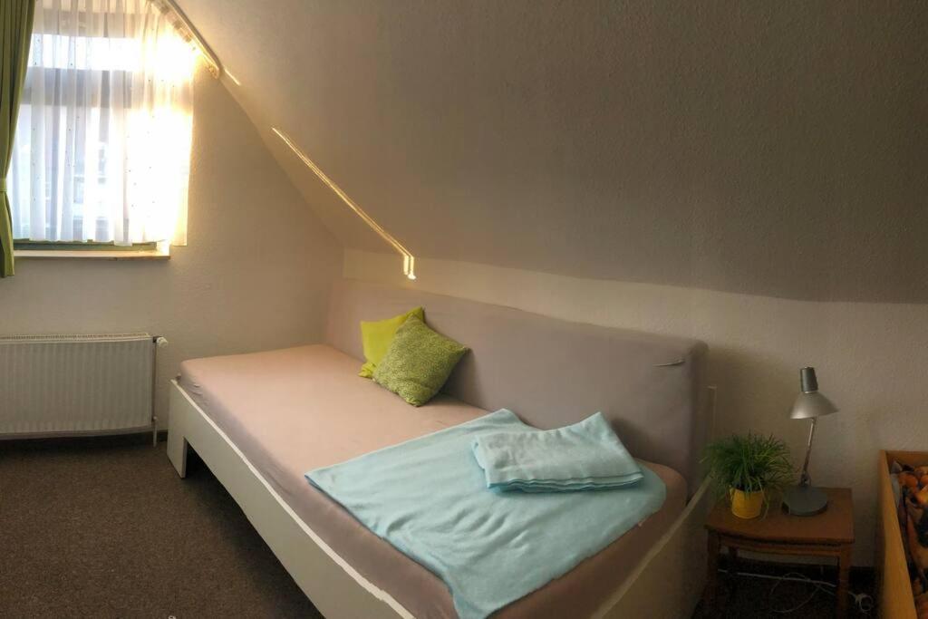 Postel nebo postele na pokoji v ubytování Urlaubsfeeling am Wattnmeer- Ferienhaus Strandmuschel