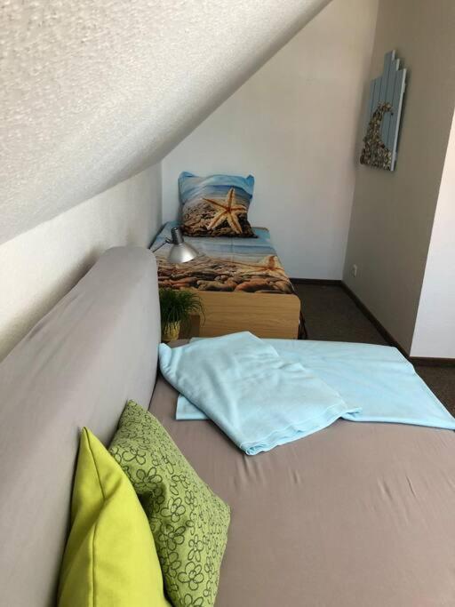 Postel nebo postele na pokoji v ubytování Urlaubsfeeling am Wattnmeer- Ferienhaus Strandmuschel