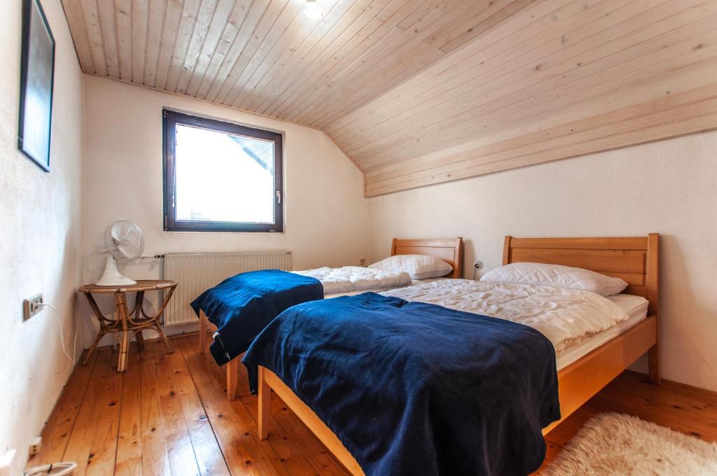 Postel nebo postele na pokoji v ubytování Holiday Chalet near Bled