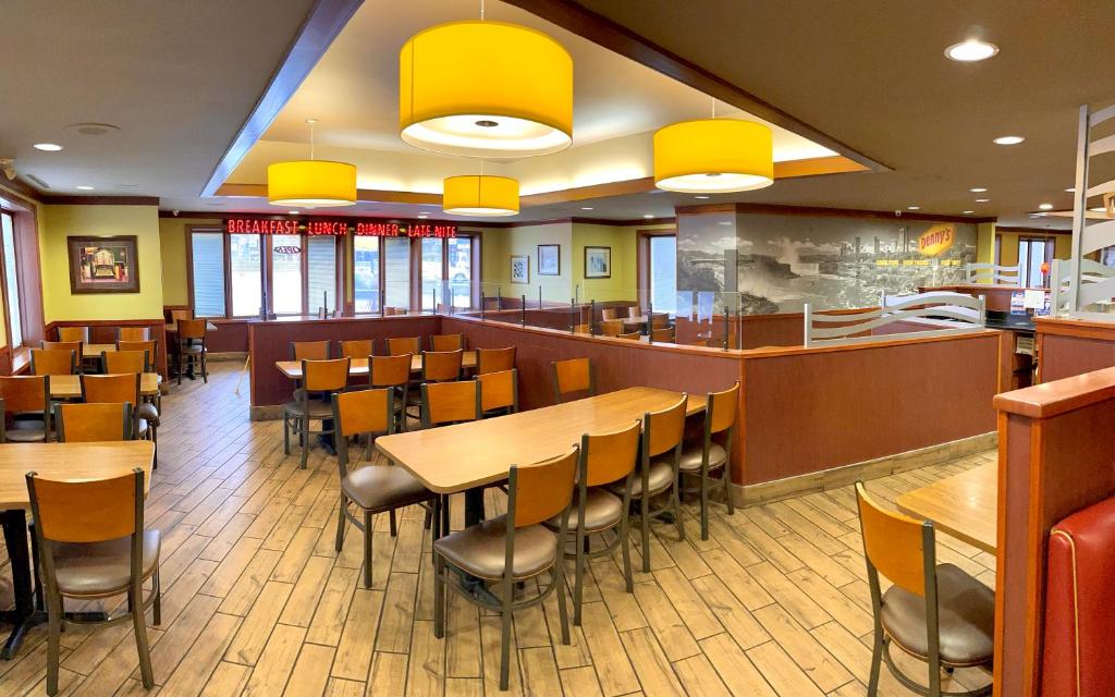 Howard Johnson Plaza by Wyndham by the Falls Niagara Falls - Resim 21