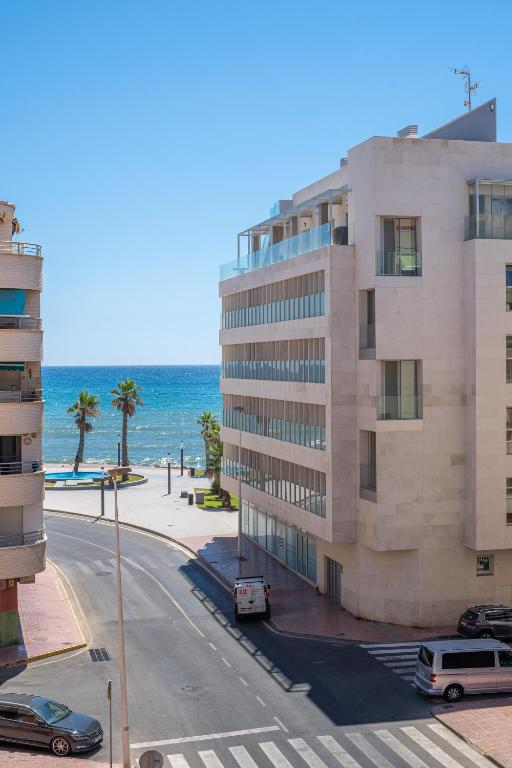 Torrevieja playa del Cura con vista al mar, Torrevieja ...