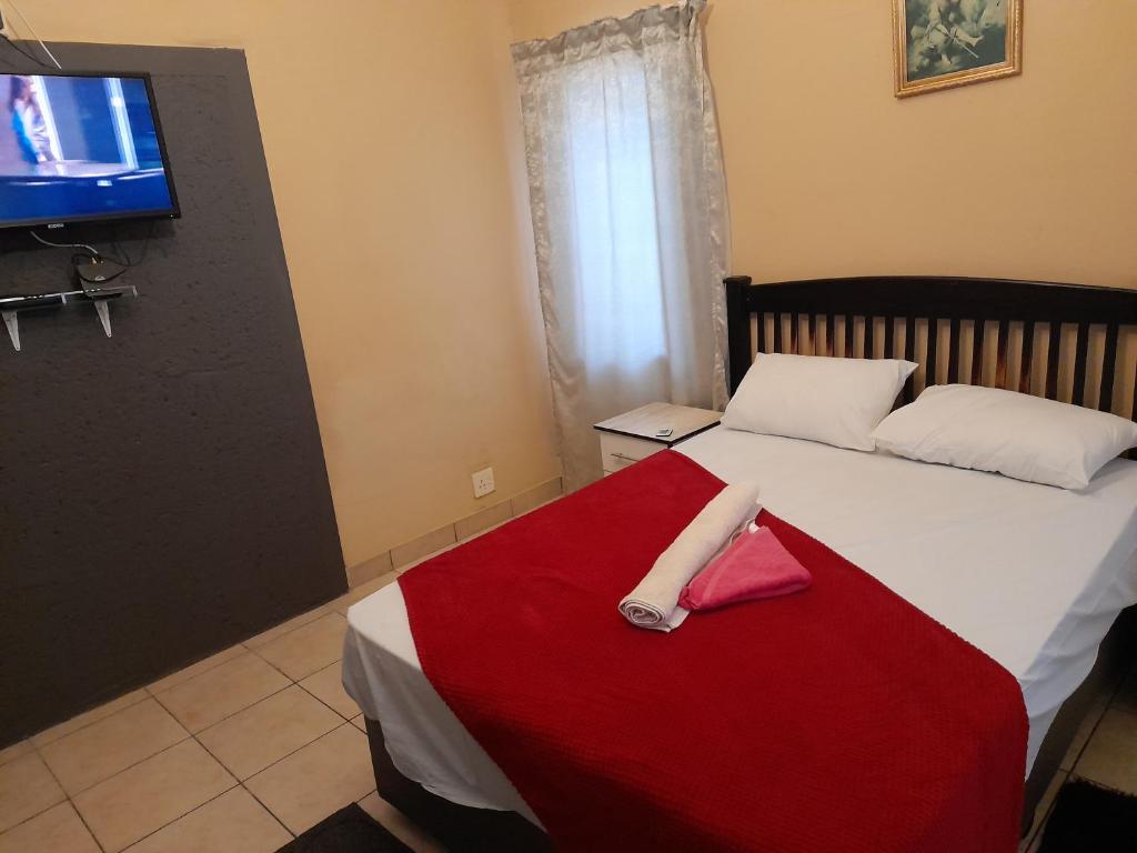 Postel nebo postele na pokoji v ubytování Cozy guesthouse springs