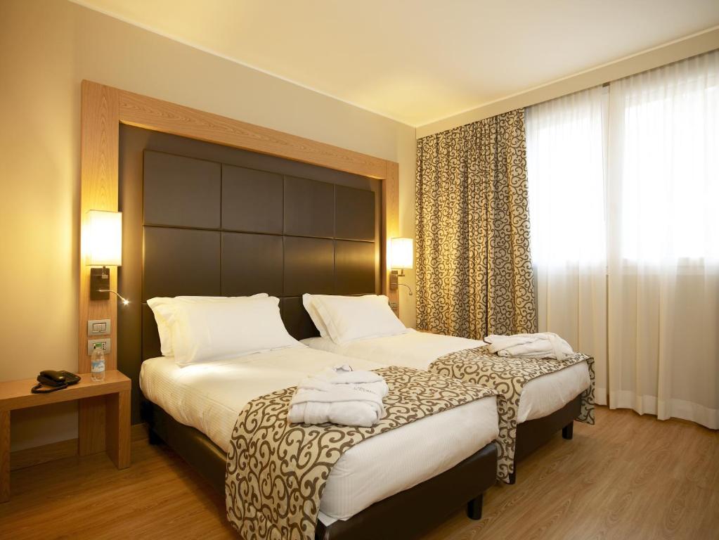 Postel nebo postele na pokoji v ubytování Virginia Palace Hotel