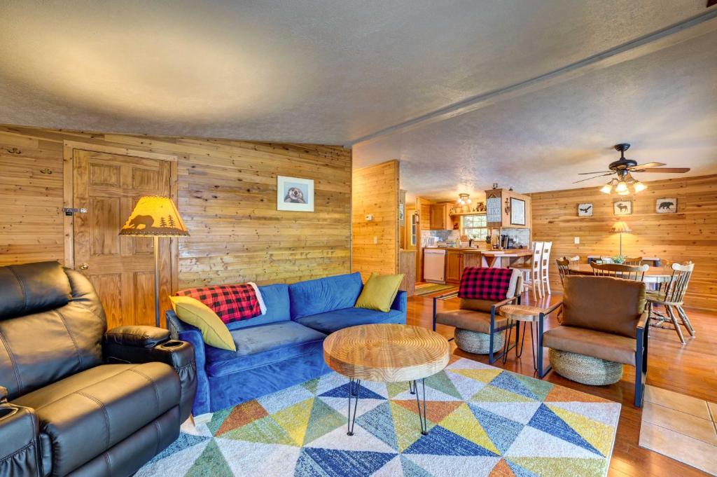 Ocqueoc Family Cabin with Sauna on Lake Huron!, Ocqueoc (updated prices