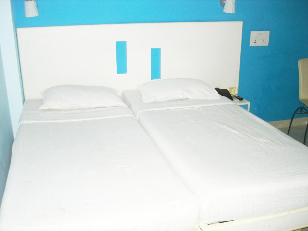 Postel nebo postele na pokoji v ubytování Hotel Pandian