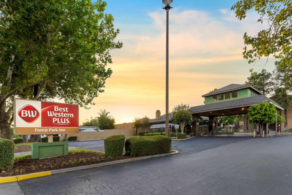 a best western plus sign in front of a building at Best Western Plus Forest Park Inn in Gilroy