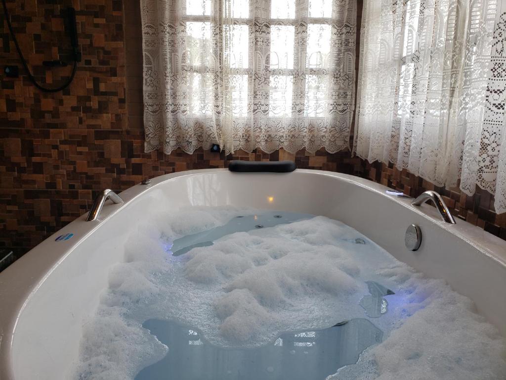 a bath tub filled with lots of snow at Pousada Grom's Village in Campos do Jordão