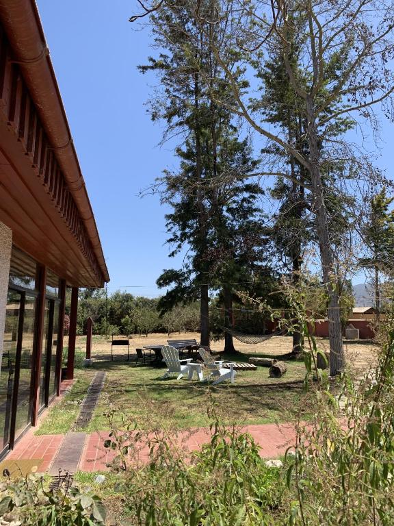 Zahrada ubytování Casa tranquila y central con piscina en Olmué