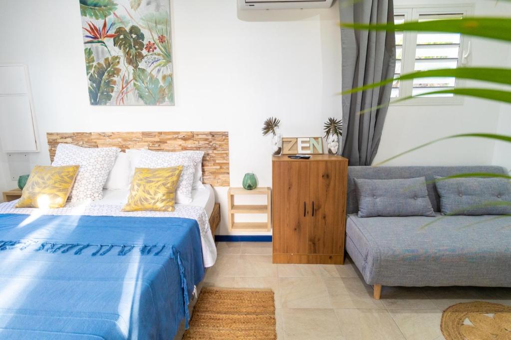 Postel nebo postele na pokoji v ubytování SeaZen Lodge