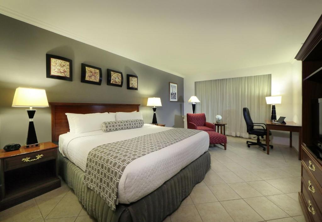 Postel nebo postele na pokoji v ubytování Crowne Plaza Panama by IHG