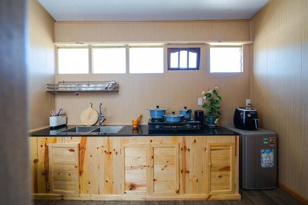 Nhà bếp/bếp nhỏ tại Lam Vien Garden Villa - Homestay Da Lat