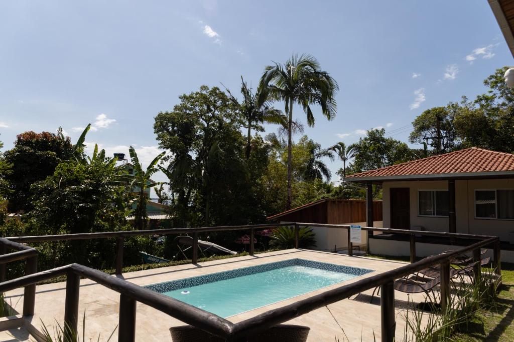 A piscina localizada em Pousada Beira Mar ou nos arredores