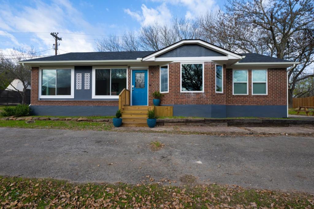 Vacation Home 1 of a kind Getaway with Guadalupe River access, New Braunfels, TX