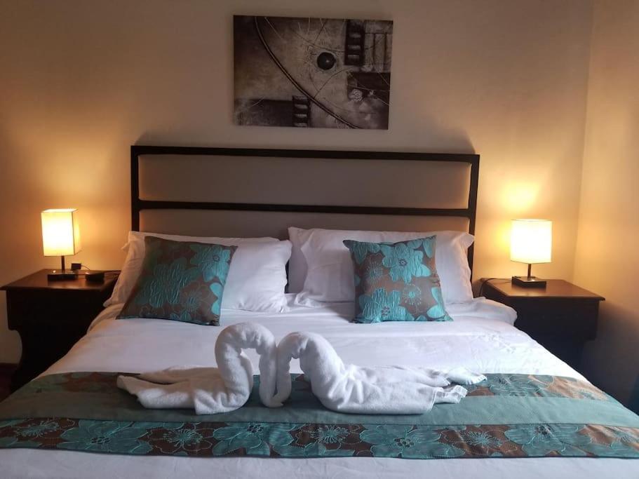 Postel nebo postele na pokoji v ubytování Ridgeview Suites 1 to 3