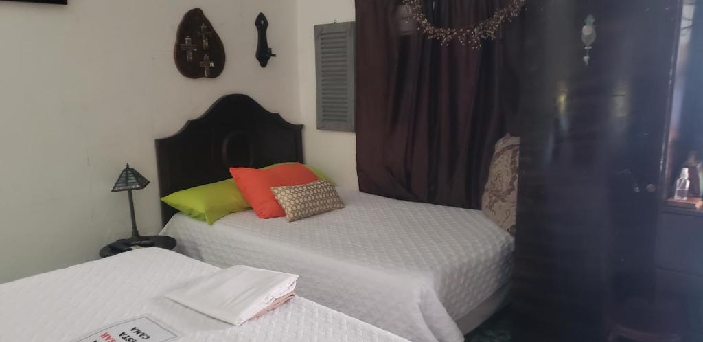 Mendoza’s Guest House - Zweibettzimmer Mit Eigenem Externen Bad
