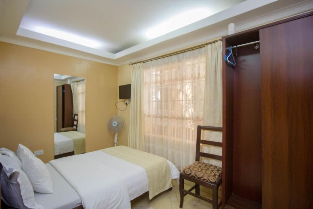 Postel nebo postele na pokoji v ubytování Capital Heights Hotel