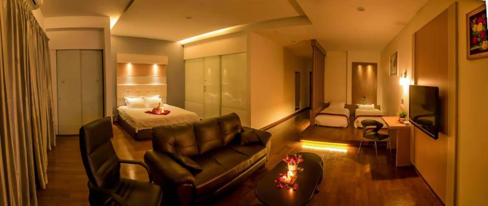 TV a/nebo společenská místnost v ubytování Avantgarde Hotel