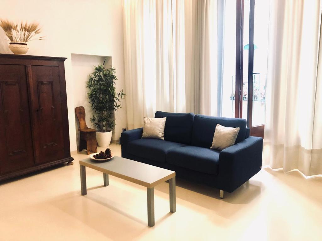 A seating area at Venetian House