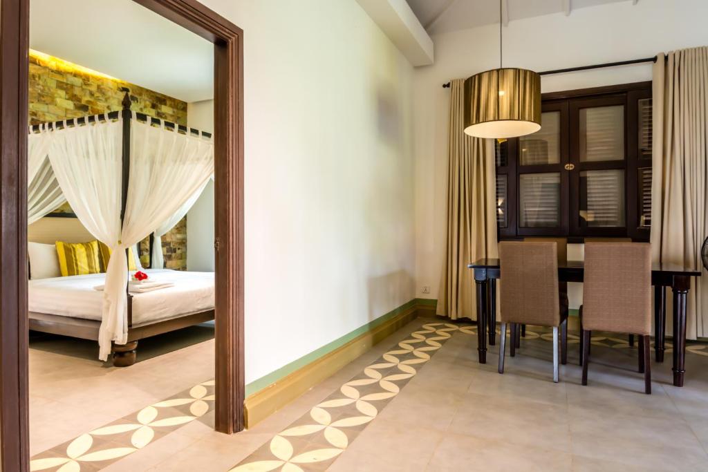 Postel nebo postele na pokoji v ubytování Samanea Beach Resort & Spa