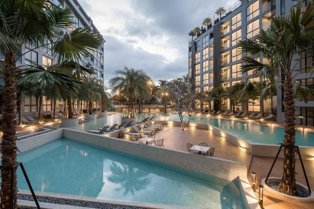 Bazén v ubytování Kamala Beach P15 Pool view Suite nebo v jeho okolí