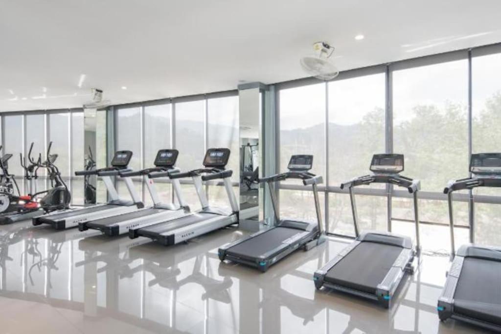 Fitness centrum a/nebo fitness zařízení v ubytování Kamala Beach P15 Pool view Suite