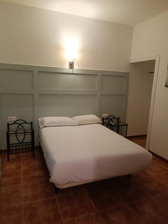 Postel nebo postele na pokoji v ubytování ROOMS Los MONTES