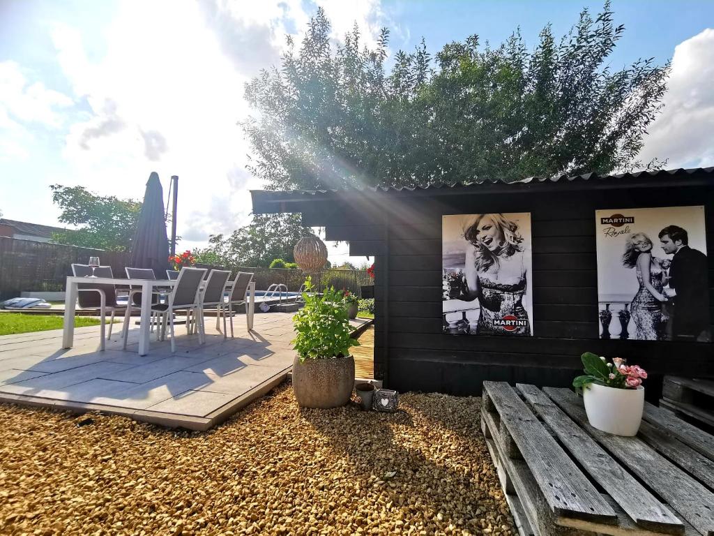 Zahrada ubytování Pop Up Camping & hotel Tomorrow's Paradise & Private Transport TML