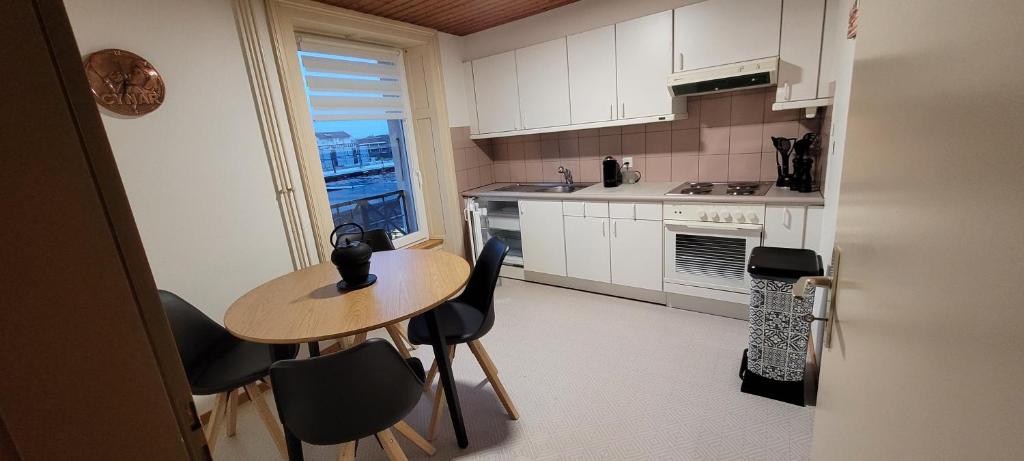 Kuchyň nebo kuchyňský kout v ubytování Hôtel Victoria