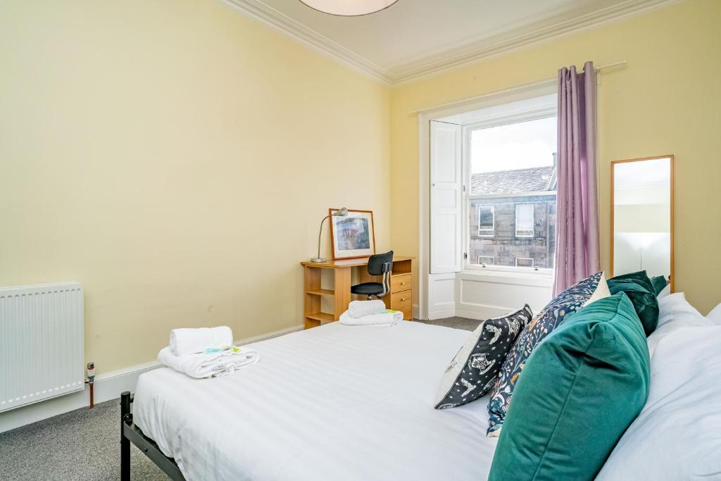 Bright and Newly Decorated 3Beds Flat with a View of Arthur's Seat