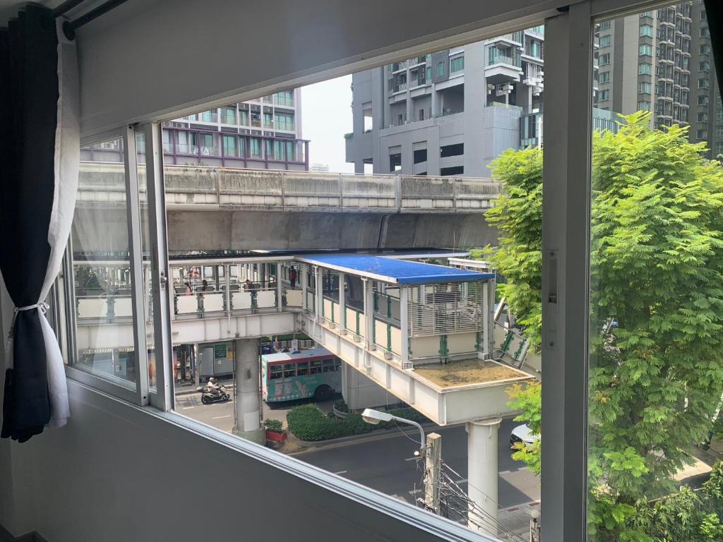 Thonglor Suites Hotel - Resim 41