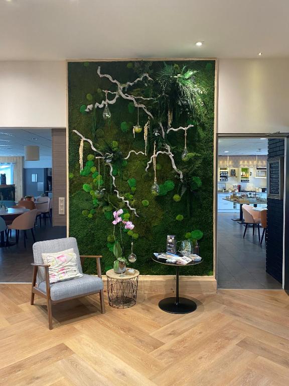 Posezení v ubytování Hotel Restaurant l'Eskemm St Brieuc-Trégueux