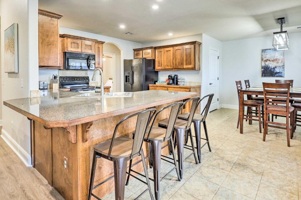 Centerton Home with Patio about 6 Mi to Bentonville, Bentonville