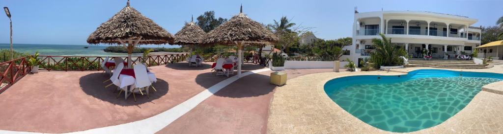Bazén v ubytování Met Beach Resort Malindi nebo v jeho okolí