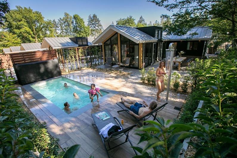 a group of people in a swimming pool at Pool Lodge - Vakantiepark De Thijmse Berg in Rhenen