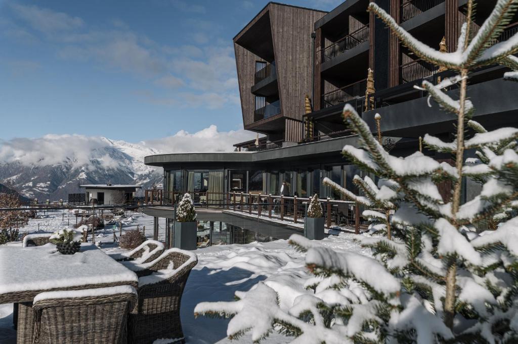 Nespecifikovaný výhled na hory nebo výhled na hory při pohledu z hotelu