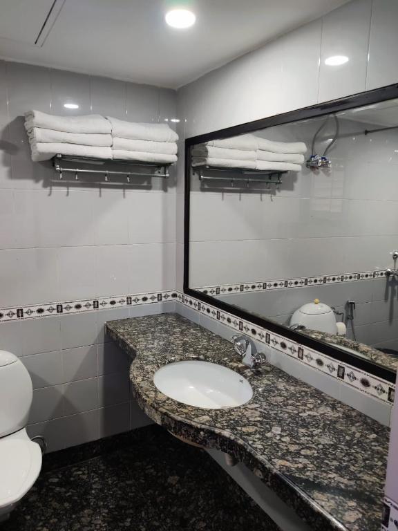 Koupelna v ubytování ELGIN SUITES