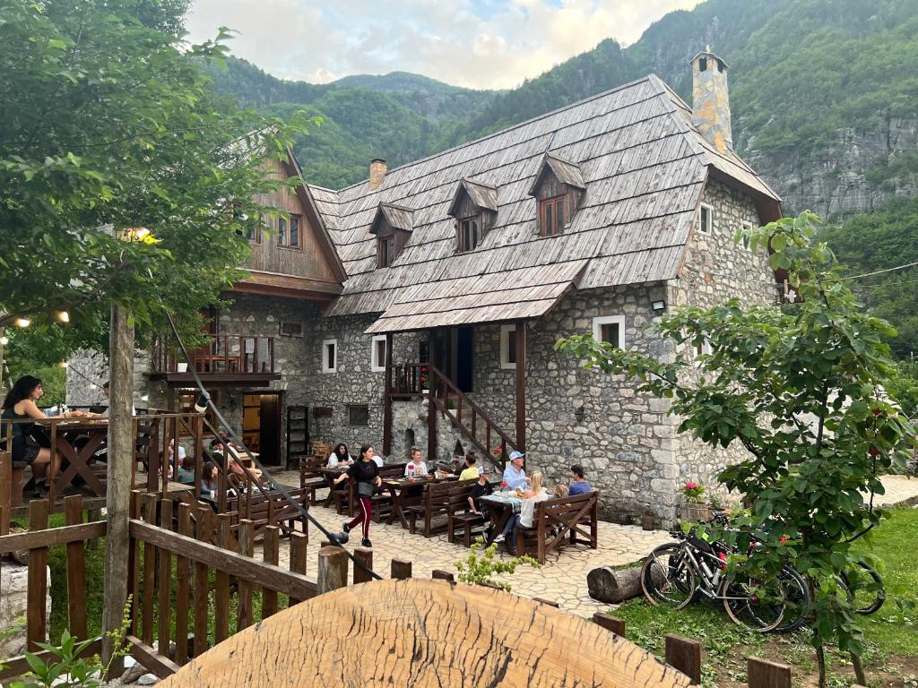 Shpella Guesthouse Theth - Image 6