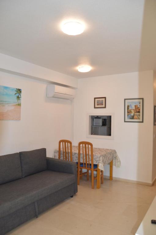 Televízia a/alebo spoločenská miestnosť v ubytovaní GEMELOS IV Loysan apt. with pool