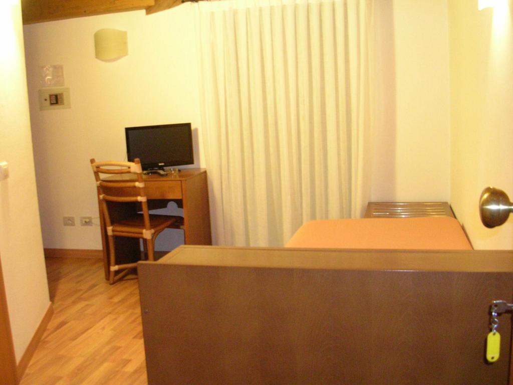 TV a/nebo společenská místnost v ubytování Hotel Escorial