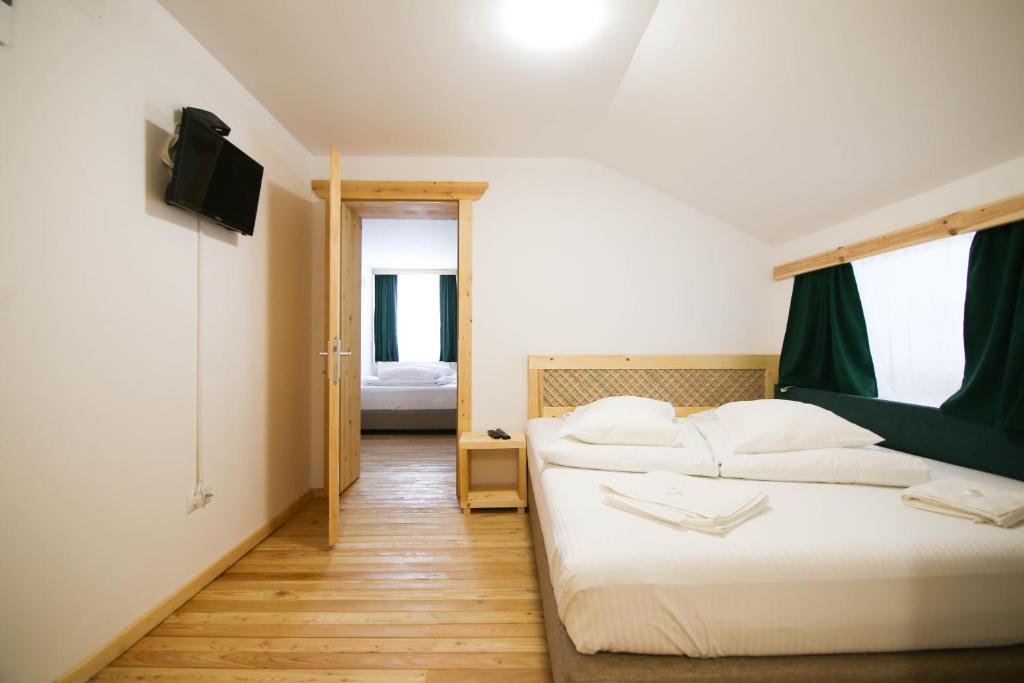 Кровать или кровати в номере Cabana Poiana Secuilor