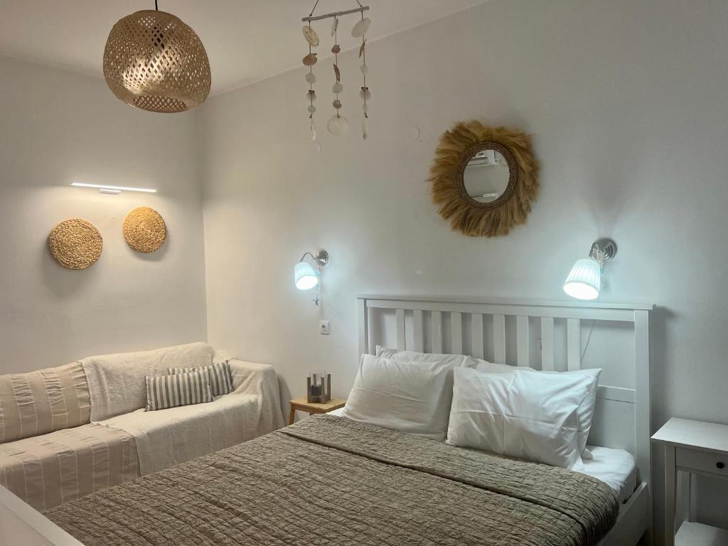 Кровать или кровати в номере Afroditi Junior Suites