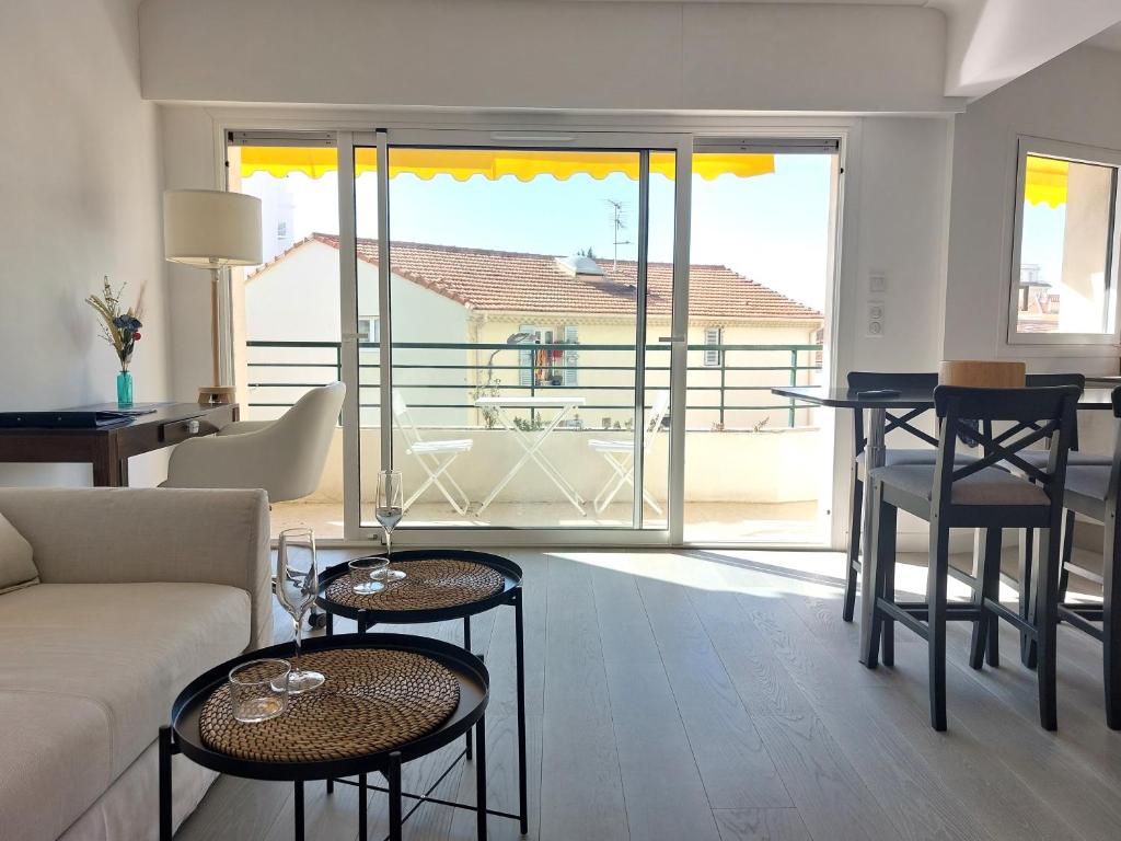 Balkón alebo terasa v ubytovaní Cannes Centre - Sea View - Modern - Walking Distance Beach and Palais des Festivals