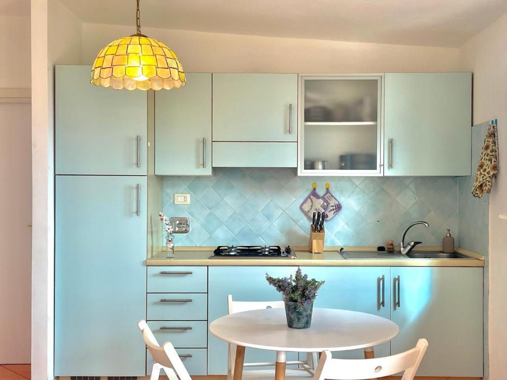 A kitchen or kitchenette at Aria di Collina - Isola d'Elba