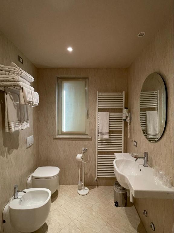 Koupelna v ubytování Albergo Ristorante Trieste Boves