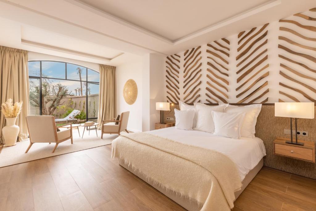Postel nebo postele na pokoji v ubytování Ksar Char-Bagh Small Luxury Hotels