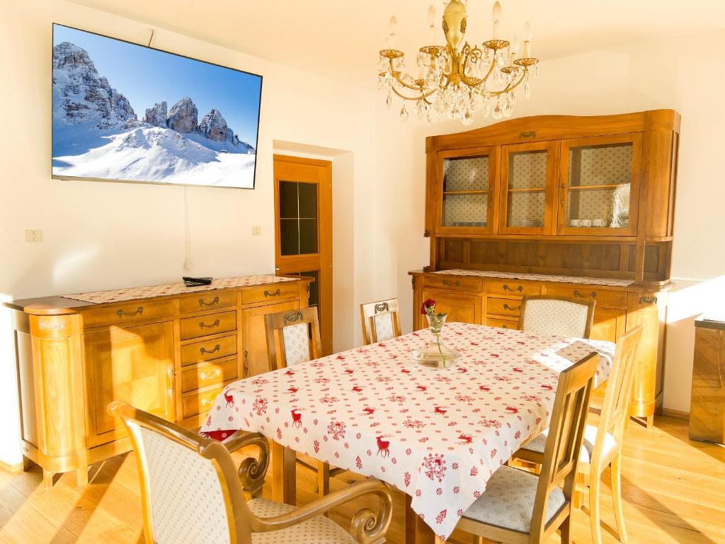 TV a/nebo společenská místnost v ubytování Guesthouse Rosengarten