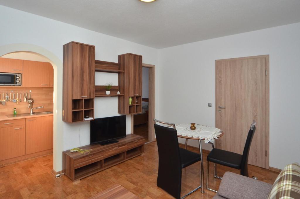 Kuchyň nebo kuchyňský kout v ubytování Land-Hotel Am Wald Garni