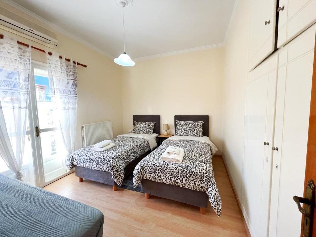 A bed or beds in a room at Leonidio Apartment Maria