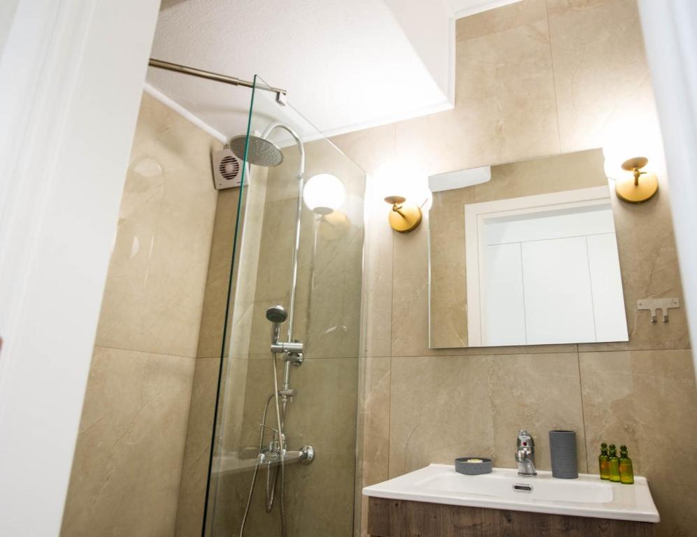 Stamatina's Luxury Apartments (Central 3rd floor) - 13